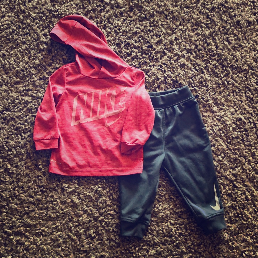 2 pc Nike Hooded Shirt/Pants 12 months